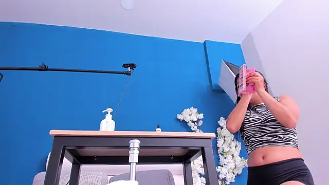 letty straus online show from July 2026 11:03:02 AM