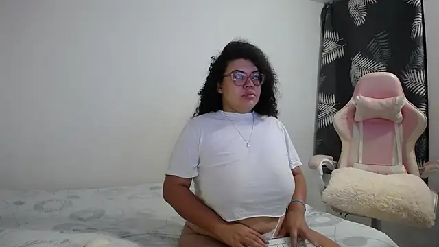 mabigomez00 online show from September 2025 10:15:02 AM