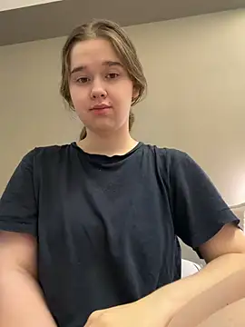 Snapshot of HornyGirlH chatting on March 2026 03:11:01 AM HornyGirlH online show from March 2026 03:11:01 AM