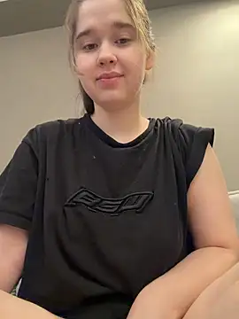 Snapshot of HornyGirlH chatting on March 2026 05:35:02 AM HornyGirlH online show from March 2026 05:35:02 AM