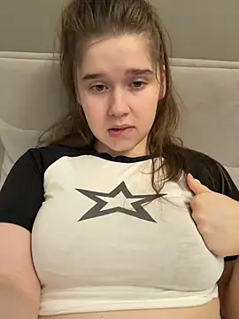 Snapshot of HornyGirlH chatting on April 2026 07:03:02 AM HornyGirlH online show from April 2026 07:03:02 AM