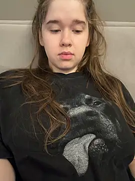 Snapshot of HornyGirlH chatting on April 2026 06:05:02 AM HornyGirlH online show from April 2026 06:05:02 AM