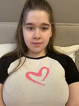 Snapshot of HornyGirlH chatting on April 2026 03:42:01 AM HornyGirlH online show from April 2026 03:42:01 AM