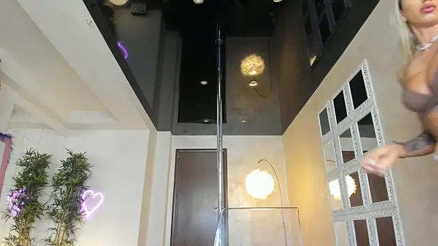 Snapshot of LisaAkira chatting on March 2025 07:09:01 AM LisaAkira online show from March 2025 07:09:01 AM