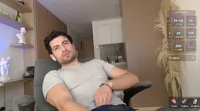 Snapshot of bradley_muscle chatting on March 2025 03:28:02 PM bradley muscle online show from March 2025 03:28:02 PM