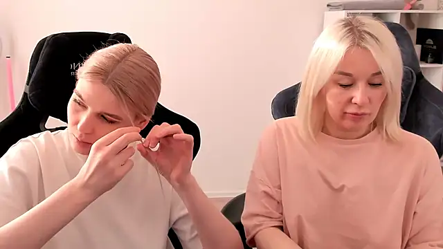 hotblonds online show from March 2025 02:01:02 PM