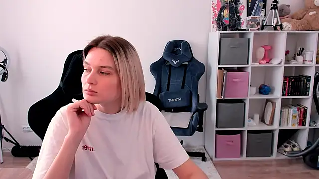 Snapshot of hotblonds chatting on March 2026 11:25:02 AM hotblonds online show from March 2026 11:25:02 AM