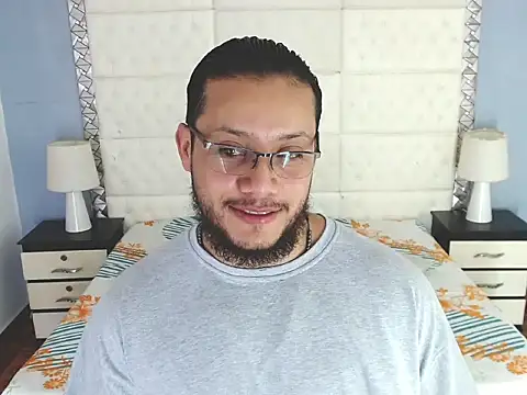 WilliamJhons online show from March 2025 12:43:01 AM