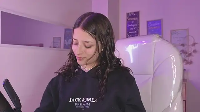 Amaia Daniells online show from October 2025 03:24:02 AM