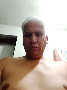 Momlover2022 online show from May 2026 07:08:01 PM