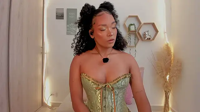 Snapshot of mariam_hill chatting on May 2026 08:02:02 PM mariam hill online show from May 2026 08:02:02 PM