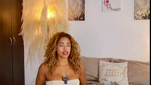 SarahCinnamon- online show from July 2026 03:40:01 PM