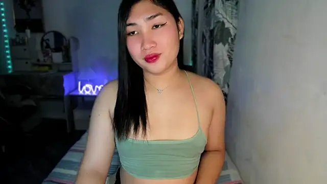 Snapshot of Miss_Deliciousness chatting on February 2025 03:41:02 PM Miss Deliciousness online show from February 2025 03:41:02 PM