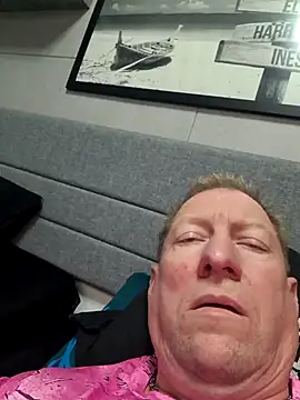 tomtom111111 online show from October 2025 05:10:02 PM