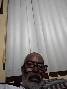 Snapshot of Thadew chatting on December 2025 01:55:01 AM Thadew online show from December 2025 01:55:01 AM