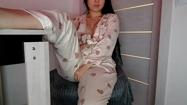 Lili asian online show from December 2024 11:01:01 PM