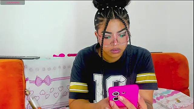 Snapshot of moana_taylor chatting on June 2026 01:01:01 PM moana taylor online show from June 2026 01:01:01 PM