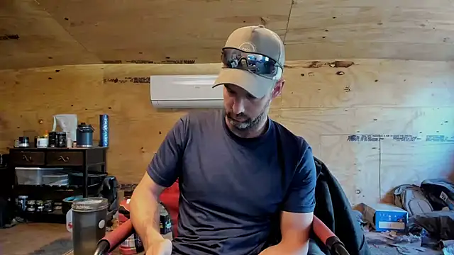 Snapshot of Kenny_Kyle chatting on February 2025 09:36:01 PM Kenny Kyle online show from February 2025 09:36:01 PM