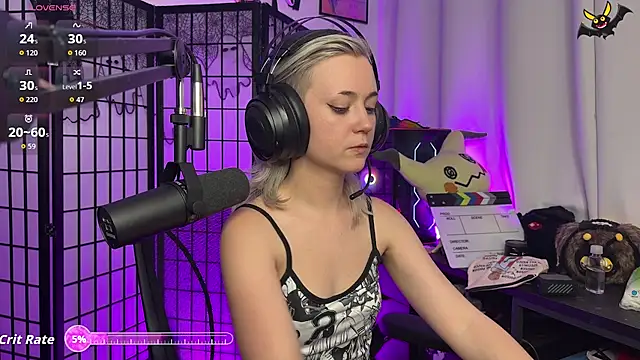 Snapshot of GhostieGhoo chatting on April 2026 01:19:02 AM GhostieGhoo online show from April 2026 01:19:02 AM