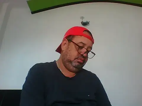Snapshot of djtomxxx2777 chatting on January 2025 03:40:01 PM djtomxxx2777 online show from January 2025 03:40:01 PM