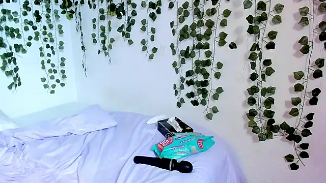 Snapshot of violeta_milleer chatting on January 2025 05:13:02 PM violeta milleer online show from January 2025 05:13:02 PM