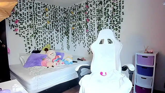 Snapshot of violeta_milleer chatting on January 2025 05:19:01 PM violeta milleer online show from January 2025 05:19:01 PM