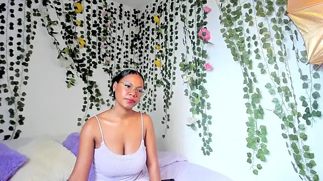 Snapshot of violeta_milleer chatting on February 2025 05:09:01 PM violeta milleer online show from February 2025 05:09:01 PM