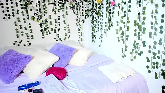 Snapshot of violeta_milleer chatting on February 2025 02:29:02 PM violeta milleer online show from February 2025 02:29:02 PM