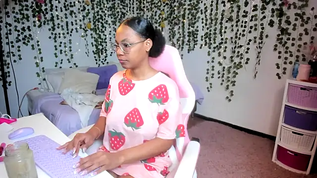 Snapshot of violeta_milleer chatting on September 2025 03:13:01 PM violeta milleer online show from September 2025 03:13:01 PM