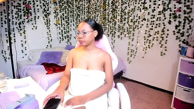 Snapshot of violeta_milleer chatting on September 2025 03:37:02 PM violeta milleer online show from September 2025 03:37:02 PM