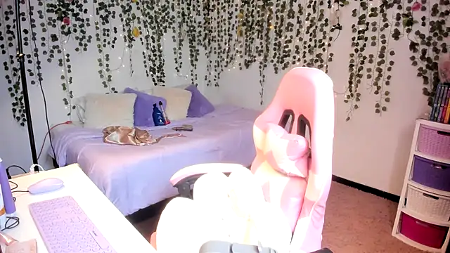 Snapshot of violeta_milleer chatting on October 2025 04:50:01 PM violeta milleer online show from October 2025 04:50:01 PM