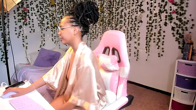 Snapshot of violeta_milleer chatting on October 2025 04:28:01 PM violeta milleer online show from October 2025 04:28:01 PM