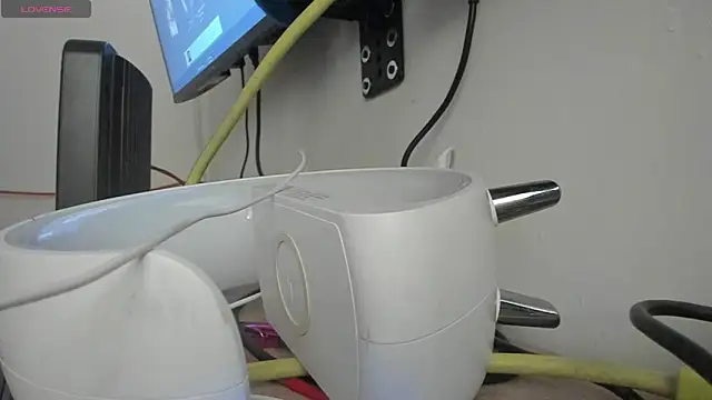 Snapshot of Hela_wet chatting on March 2026 12:32:01 PM Hela wet online show from March 2026 12:32:01 PM