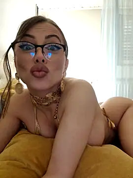 Snapshot of TamaraSavage chatting on March 2025 12:28:01 PM TamaraSavage online show from March 2025 12:28:01 PM