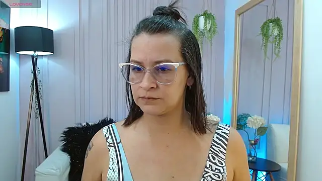 Britney taylor  online show from December 2024 05:46:01 PM