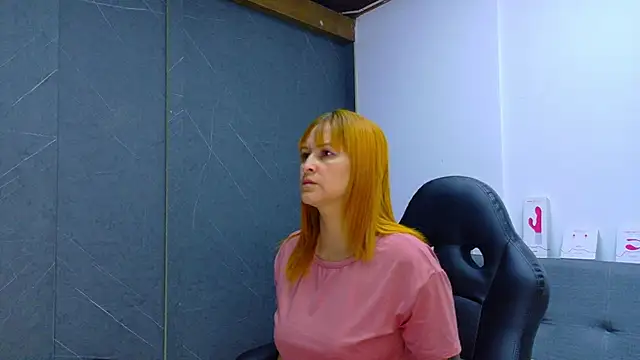 Snapshot of Britney_taylor_ chatting on February 2026 07:01:02 PM Britney taylor online show from February 2026 07:01:02 PM