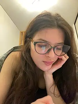 little belucci online show from February 2025 07:13:01 PM