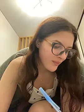 little belucci online show from February 2025 06:58:02 PM