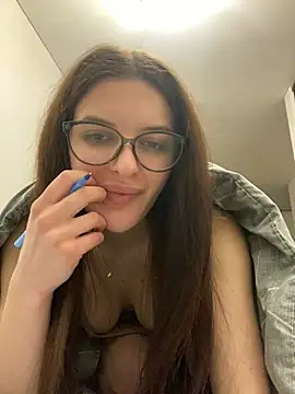 little belucci online show from February 2025 07:47:01 PM