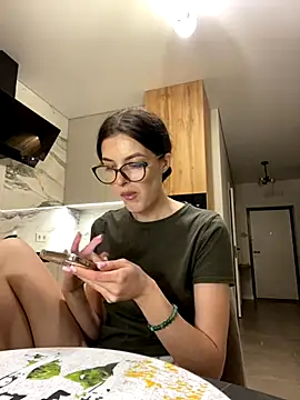 little belucci online show from November 2025 02:21:02 PM