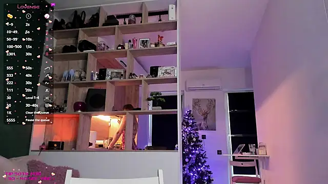 Snapshot of _alleyesonme_ chatting on January 2025 02:07:01 PM alleyesonme online show from January 2025 02:07:01 PM