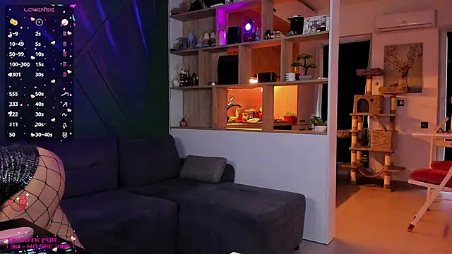 Snapshot of _alleyesonme_ chatting on February 2025 01:30:02 PM alleyesonme online show from February 2025 01:30:02 PM