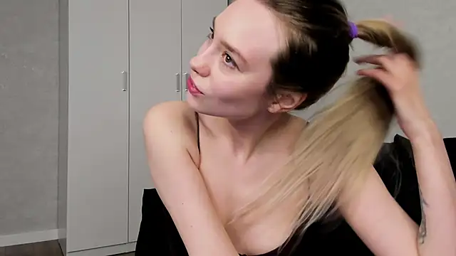 Snapshot of mary_shiota chatting on October 2025 10:17:02 AM mary shiota online show from October 2025 10:17:02 AM