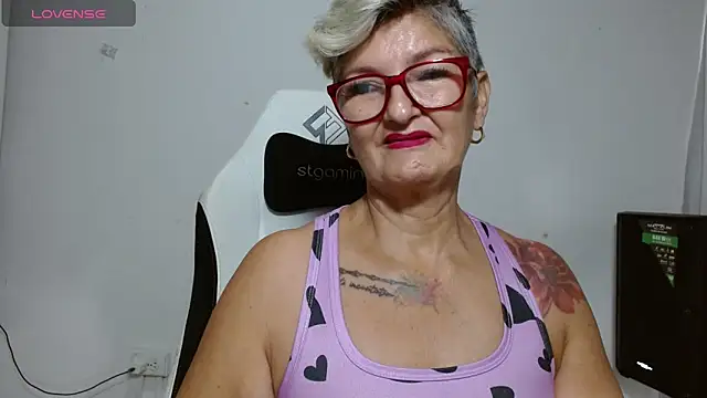 Snapshot of bety-cum2 chatting on June 2026 01:09:02 PM bety-cum2 online show from June 2026 01:09:02 PM