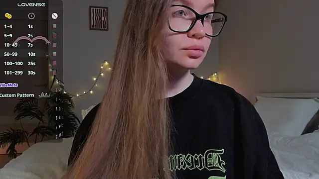 Virtual Girll online show from October 2025 08:18:01 PM