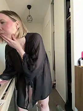 Snapshot of dollssfr chatting on March 2025 11:38:02 AM dollssfr online show from March 2025 11:38:02 AM