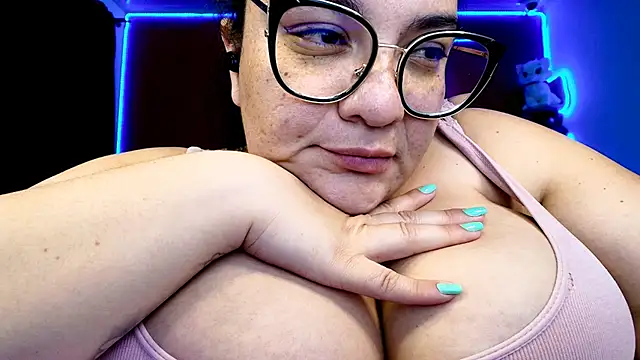 Snapshot of lulubigtitts1 chatting on February 2025 07:35:01 AM lulubigtitts1 online show from February 2025 07:35:01 AM