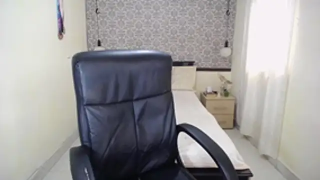 EvaFoxter online show from November 2025 03:35:01 PM