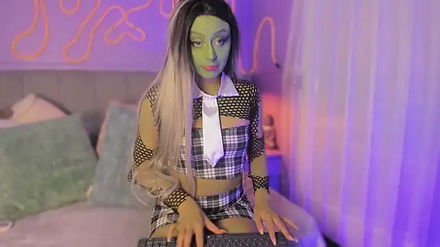 Sofly s online show from October 2025 12:17:02 PM