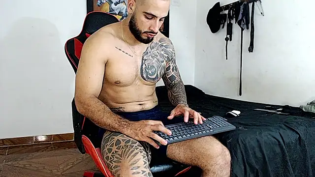 Snapshot of leonidas_18k chatting on December 2024 07:26:01 AM leonidas 18k online show from December 2024 07:26:01 AM